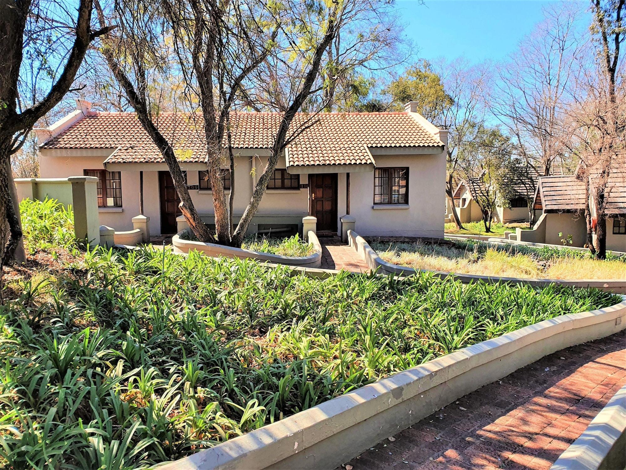 Premier Hotel Roodevalley Pretoria Bagian luar foto