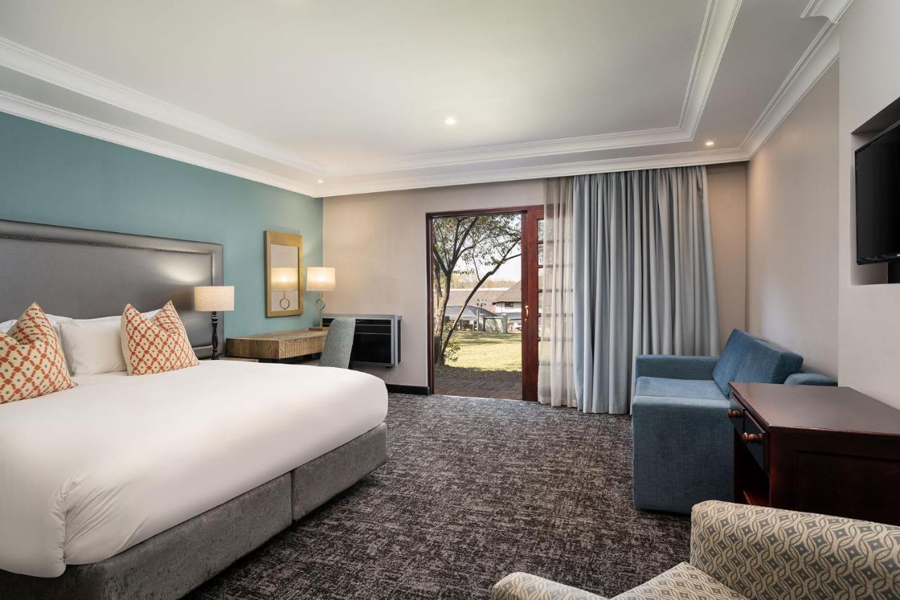 Premier Hotel Roodevalley Pretoria Bagian luar foto