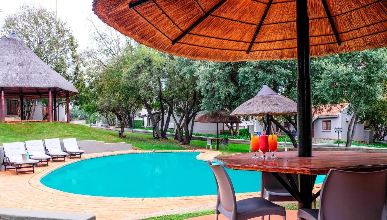 Premier Hotel Roodevalley Pretoria Bagian luar foto